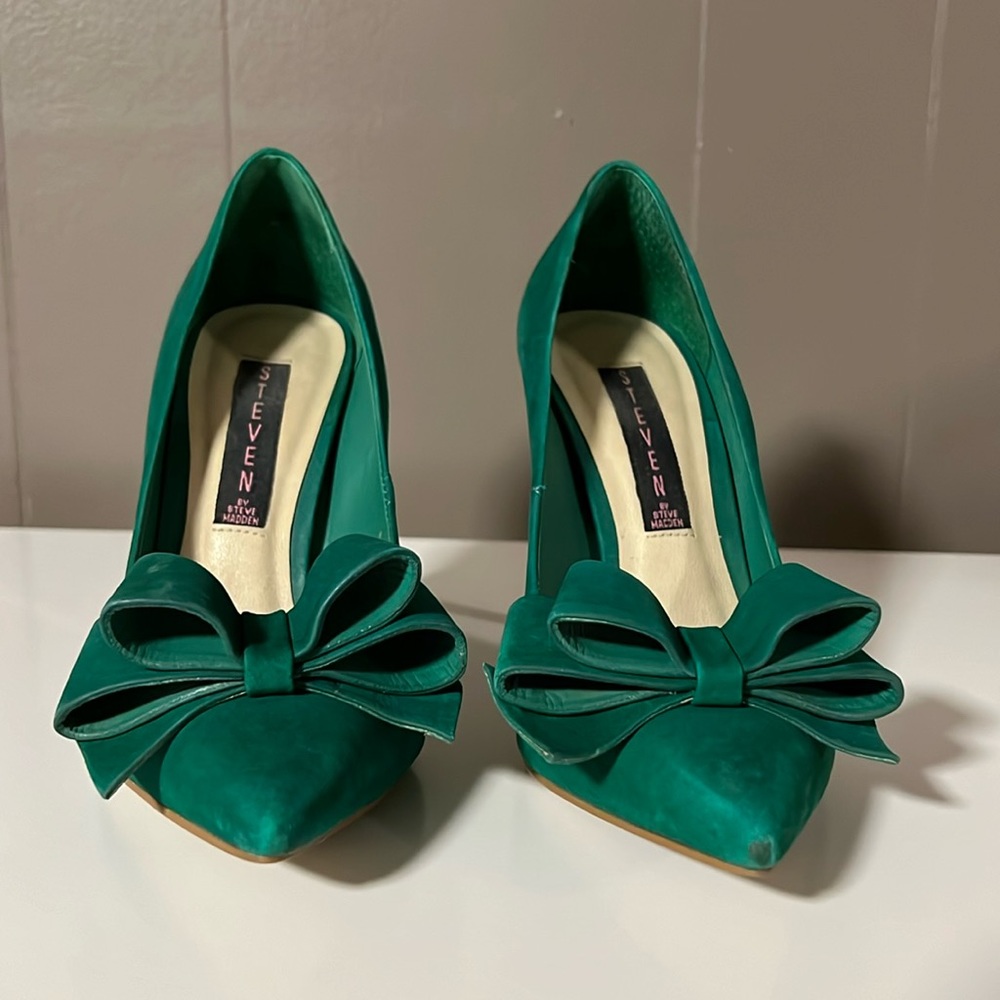 Steven by Steve Madden Ravesh Green Nubuck Bow Stilletto Pumps